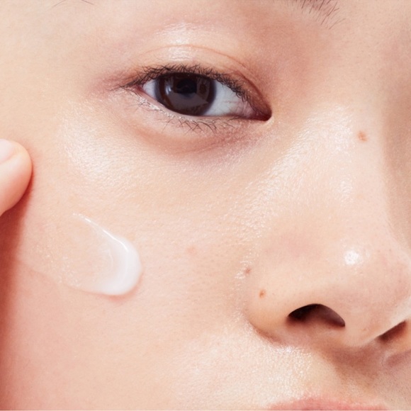 Glossier Priming Moisturizer Balance- oil-control gel cream - Picture 4 of 5